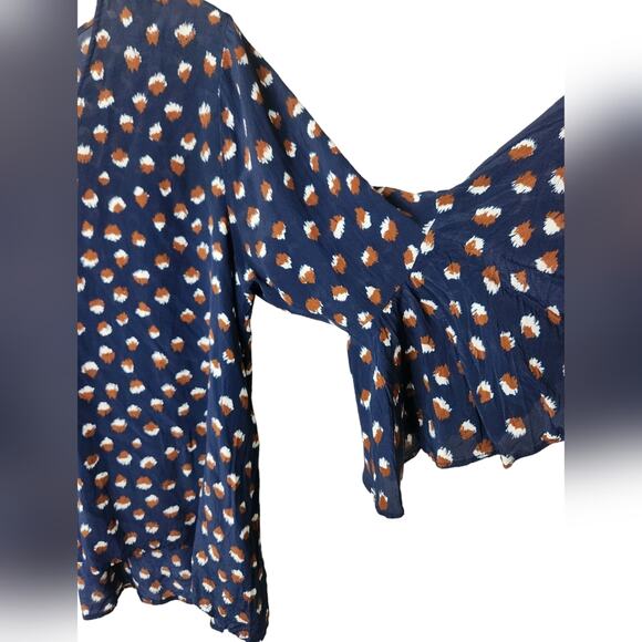 LaRoque Originals Silk V Neck top One Size - Picture 5 of 8